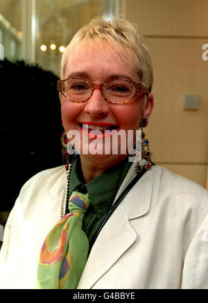 PA-NEWS Foto 28.04.98 Schauspielerin Su POLLARD an der Krawatte Träger OF THE YEAR AWARDS im HYATT CARLTON HOTEL, LONDON Stockfoto