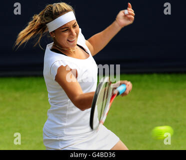 Tennis - 2011 AEGON Classic - Tag vier - Edgbaston Priory Club. Die Französin Aravane Rezai während ihres Spiels mit der US-Amerikanerin Alison Riskeduring am vierten Tag des AEGON Classic im Edgbaston Priory Club, Birmingham. Stockfoto