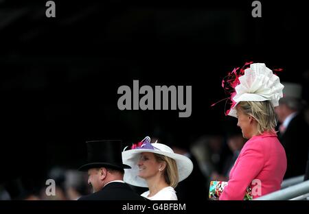 Racegoers während des dritten Tages des Royal Ascot Meeting 2011. Stockfoto