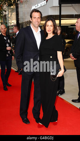 Greg und Lucy Rusedski bei der Eröffnung des neuen McLaren Automotive Showroom im One Hyde Park in London. Stockfoto