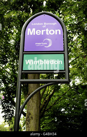 Tennis - Wimbledon Championships 2011 - Tag zwei - All England Lawn Tennis und Croquet Club. Beschilderung am zweiten Tag der Wimbledon Championships 2011 im All England Lawn Tennis und Croquet Club, Wimbledon. Stockfoto