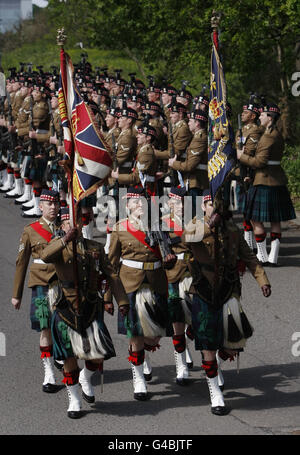 Die Royal Scots Borderers, 1. Bataillon das Royal Regiment of Scotland (1 SCHOTTEN) marschiert während einer Freiheitsparade durch Livingston. Stockfoto