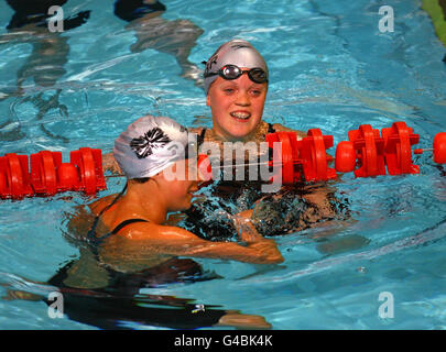 Die britische Eleanor Simmonds feiert nach dem Gewinn des SM6 200M der Frauen während der Paralympischen Weltmeisterschaft in Manchester. Stockfoto