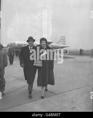 Unterhaltung - Frank Sinatra und Ava Gardner - Heathrow Flughafen Stockfoto