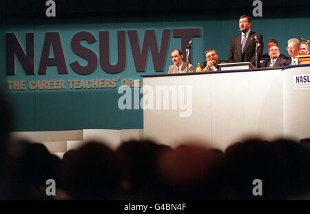 Bildungsminister David Blunkett spricht heute (Donnerstag) in Scarborough über die Konferenz der National Association of Schoolmasters Union of Women Teachers. Foto von John Giles.PA. Siehe PA Story EDUCATION Conference Stockfoto