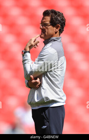 Fußball - UEFA Euro 2012 - Qualifikation - Gruppe G - England gegen die Schweiz - England Trainings- und Pressekonferenz - Wembley Stadium. England Manager Fabio Capello während des Trainings Stockfoto