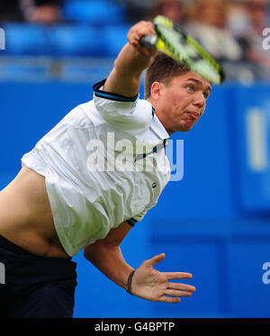 Der britische Oliver Golding im Kampf gegen den französischen Nicolas Mahut Stockfoto