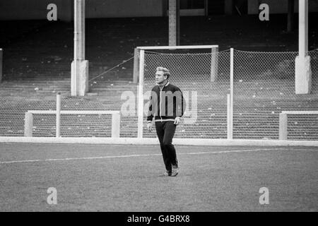 Swansea City Manager Roy Bentley nimmt eine Trainingseinheit auf dem Spielfeld bei vetch Field an. Stockfoto