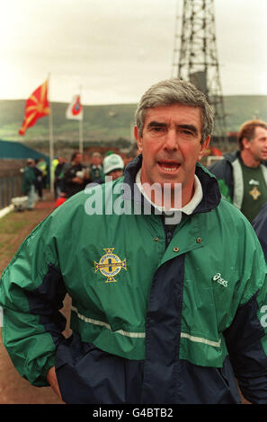 PA NEWS FOTO 5/10/96 BRYAN HAMILTON MANAGER OF THE NORTHERN IRISCHE FUSSBALLNATIONALMANNSCHAFT Stockfoto