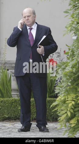 Finanzminister Michael Noonan während der Nord-Süd-Ministerratssitzung im Farmleigh House in Dublin heute Morgen. Stockfoto