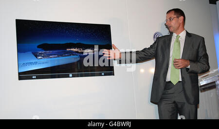 Charles Champion, Airbus Executive Vice President of Engineering, spricht auf der Veranstaltung „The Future by Airbus“ im Planetarium des Royal Observatory in Greenwich, London, wo die Airbus Concept Cabin vorgestellt wurde. Stockfoto