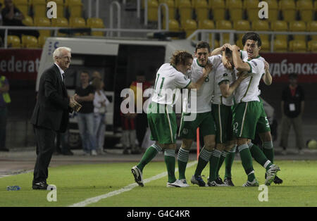 Robbie Keane, Irlands Republik, feiert den Torschützenbeim EM 2012 Qualifier in der Philip II Arena, Skopje, Mazedonien. Stockfoto