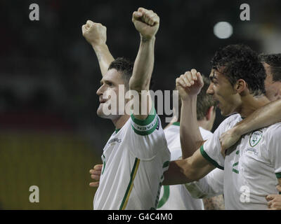 Republik Irlands Robbie Keane feiert sein zweites Tor während der EM 2012 Qualifikation in der Philip II Arena, Skopje, Mazedonien. Stockfoto