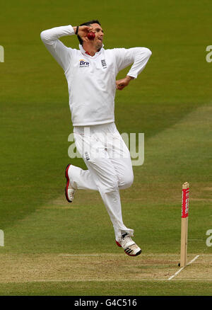 Cricket - npower Second Test - Tag drei - England / Sri Lanka - Lord's. Der englische Kevin Pietersen im Action Bowling Stockfoto