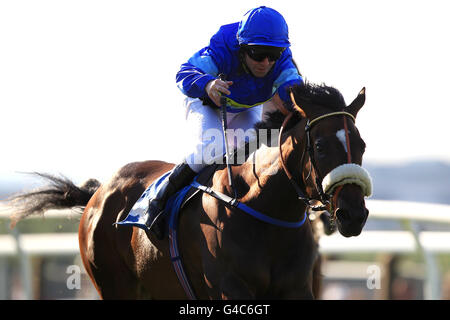 Pferderennen - Singles Night - Pontefract Racecourse. Pendle Lady mit Franny Norton gewinnt die JK und Joel Breakfast Show - Radio Aire Maiden Auction Fillies' Stakes Stockfoto