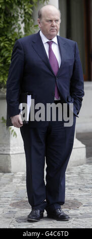 Finanzminister Michael Noonan während der Nord-Süd-Ministerratssitzung im Farmleigh House in Dublin heute Morgen. Stockfoto