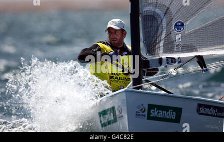 Segeln - Skandia Segeln Sie zur Gold Regatta - Tag sechs. Der britische Ben Ainslie sichert sich Gold am sechsten Tag der Skandia Sail for Gold Regatta in Weymouth, Dorset. Stockfoto