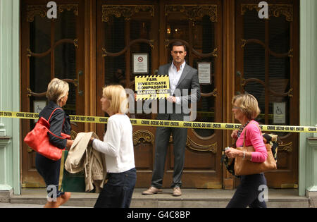 Owain Yeoman verbindet PETA-Protest in London Stockfoto