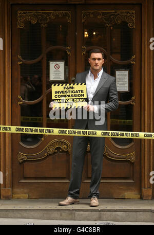 Owain Yeoman verbindet PETA-Protest in London Stockfoto