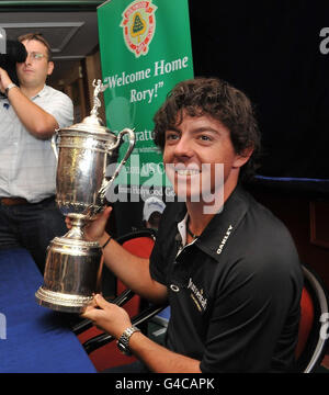 Golf - Rory McIlroy kehrt zum Hollywood Golf Club zurück. Der neu gekrönte US Open Champion Rory McIlroy während der Feier im Holywood Golf Club, County Down. Stockfoto