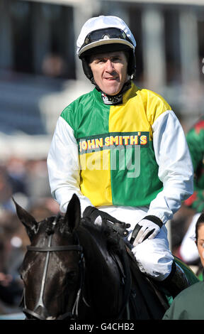 Pferderennen - The 2011 John Smith's Grand National - Tag zwei - Aintree Racecourse. Tony McCoy, Jockey Stockfoto