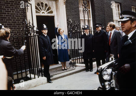 Die konservative Abgeordnete und neue Premierministerin von England, Margaret Thatcher, kam in der Downing Street Nr. 10 an, nachdem sie die Parlamentswahlen gewonnen und die Labour Party unter James Callaghan besiegt hatte. Stockfoto