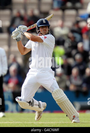 Cricket - npower Dritter Test - Tag drei - England / Sri Lanka - die Rose Bowl. Englands Alastair Cook Fledermäuse beim dritten Test im Rose Bowl in Southampton. Stockfoto