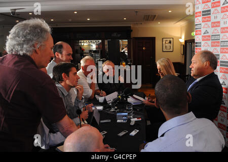 Fußball - Fulham Pressekonferenz - Martin Jol Enthüllung - Craven Cottage Stockfoto