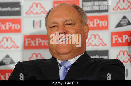 Fußball - Fulham Pressekonferenz - Martin Jol Enthüllung - Craven Cottage. Fulham Manager Martin Jol wird im Craven Cottage vorgestellt Stockfoto