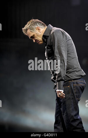 Morrissey tritt auf der Pyramid Stage beim Glastonbury Musikfestival in Worthy Farm, Pilton auf. Stockfoto