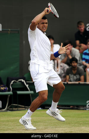 Tennis - Wimbledon Championships 2011 - Tag Sieben - All England Lawn Tennis und Croquet Club. Jo Wilfried Tsonga, Frankreich Stockfoto