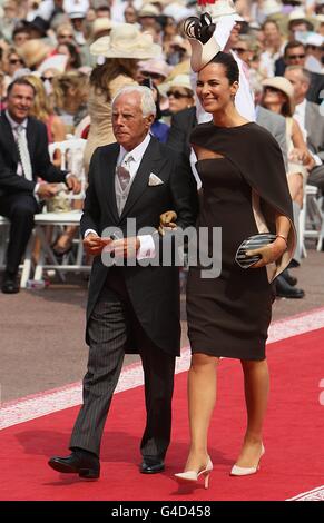 Giorgio Armani und seine Nichte Roberta Armani kommen zur Hochzeit von Prinz Albert II. Von Monaco und Charlene Wittstock am Place du Palais an. Stockfoto