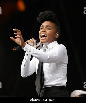 Janelle Monae tritt auf der Hauptbühne beim Wireless Festival im Hyde Park im Zentrum von London auf. Stockfoto