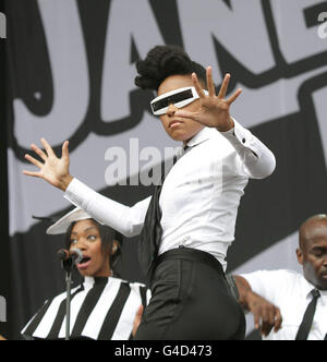 Janelle Monae tritt auf der Hauptbühne beim Wireless Festival im Hyde Park im Zentrum von London auf. Stockfoto