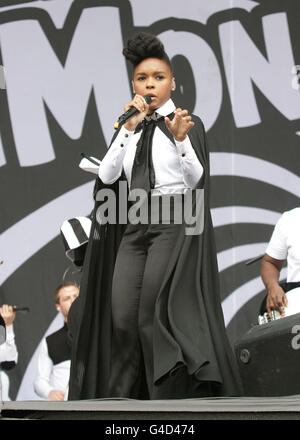 Janelle Monae tritt auf der Hauptbühne beim Wireless Festival im Hyde Park im Zentrum von London auf. Stockfoto