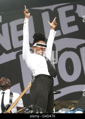 Janelle Monae tritt auf der Hauptbühne beim Wireless Festival im Hyde Park im Zentrum von London auf. Stockfoto