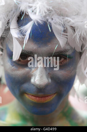 Ein Nachtschwärmer nimmt an der jährlichen Gay Pride Parade im Zentrum von London Teil. Stockfoto
