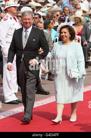 Kronprinzessin Katherine von Serbien und Kronprinz Alexander II. Von Serbien kommen zur Hochzeit von Prinz Albert II. Von Monaco und Charlene Wittstock am Place du Palais an. Stockfoto