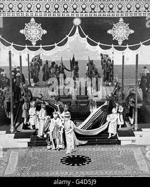 König George V und Königin Mary während der Delhi Durbar, um die Krönung des Königs zu markieren. Stockfoto