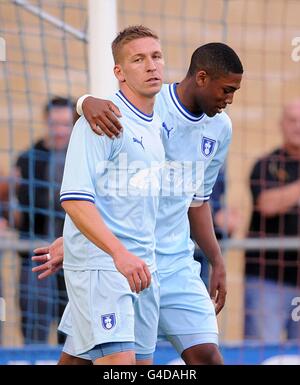 Fußball - Pre Season freundlich - Hinckley United gegen Coventry City - Greene King Stadium Stockfoto