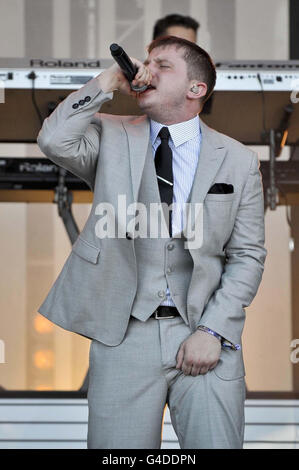 Plan B, alias Ben Drew, treten auf der Pyramid-Bühne beim Glastonbury Music Festival auf, das in Worthy Farm, Pilton, stattfindet. Stockfoto