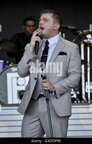 Plan B, alias Ben Drew, treten auf der Pyramid-Bühne beim Glastonbury Music Festival auf, das in Worthy Farm, Pilton, stattfindet. Stockfoto