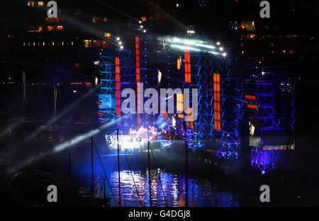 Der französische Musiker Jean Michel Jarre spielt bei einem Konzert im Hafen von Monaco, nachdem Prinz Albert II. Von Monaco und Prinzessin Charlene von Monaco die Ehe geschlossen haben. Stockfoto