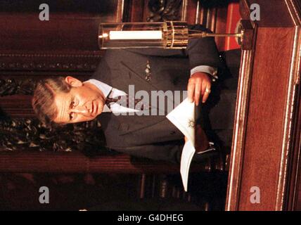 Der Prinz von Wales bereitet sich darauf vor, heute (Sonntag) in Canterbury seinen Platz für den Eröffnungsgottesdienst der Lambeth-Konferenz 1998 zu nehmen. WPA Rota Picture von Ben Curtis/PA. Siehe PA Story RELIGION Bischöfe. Stockfoto