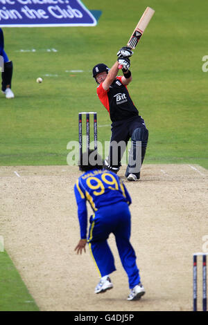 Cricket - 2011 NatWest Series - Second One Day International - England / Sri Lanka - Headingley. Englands Ian Bell in der Schlagaktion Stockfoto