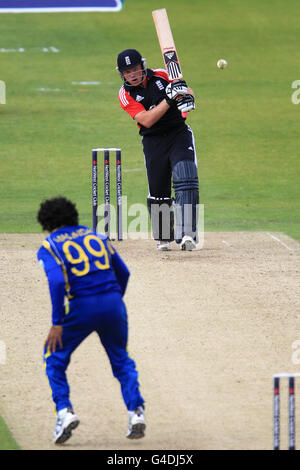 Cricket - 2011 NatWest Series - Second One Day International - England / Sri Lanka - Headingley. Englands Ian Bell in der Schlagaktion Stockfoto