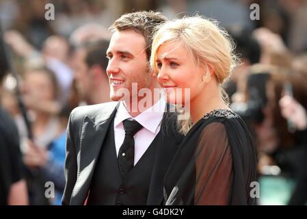 Matthew Lewis und Freundin Sinead kommen zur Weltpremiere von Harry Potter und die Heiligtümer des Todes: Teil 2. Stockfoto