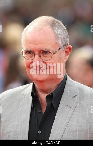 Harry Potter und die Heiligtümer des Todes: Teil 2 UK Film Premiere - London. Jim Broadbent kommt zur Weltpremiere von Harry Potter und die Heiligtümer des Todes: Teil 2. Stockfoto