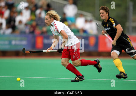 Der englische Richard Alexander im Einsatz gegen Belgien während ihres Spiels beim London Cup 2011, das auf dem University of Westminster Quintin Hogg Memorial Sports Ground in London stattfand Stockfoto