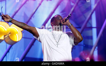 Sean Diddy Combs von Diddy Dirty Money tritt beim Orange RockCorps Konzert in der Wembley Arena auf. Stockfoto